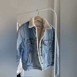 Vintage Levi Sherpa Jean Jacket 42R